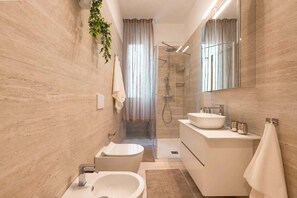 Apartment - Roma Elegante 3 Bedrooms With 5 Star Comfort in Stylish Prati Neighborhood (Rome)