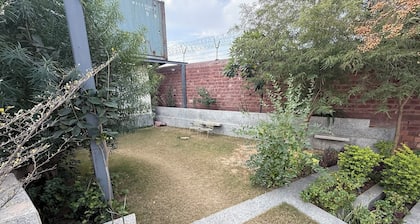 A Quiet, Well-Designed Home for International Travelers in Jodhpur