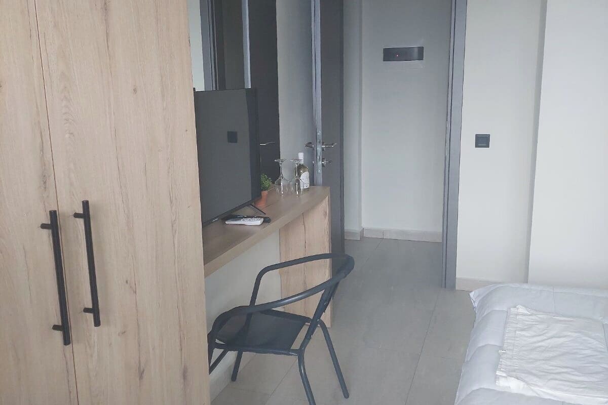 Appartement, 1 lit double et 1 canapé-lit, non-fumeurs, salle de bains privée | Rideaux occultants, fer et planche à repasser, Wi-Fi gratuit