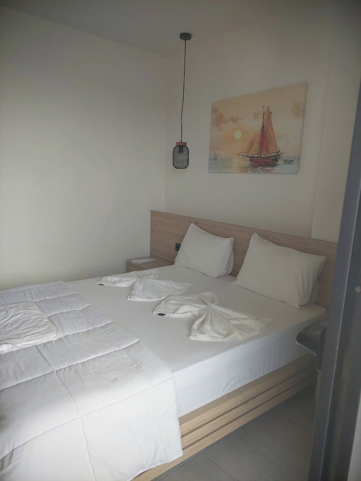 Cortinas blackout, tabla de planchar con plancha y wifi gratis 