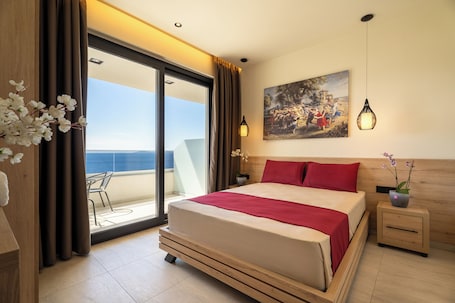 Apartamento, vista para o mar | Cortinas blackout, ferros/tábuas de passar roupa, Wi-Fi de cortesia. Aeli Vista Apartments