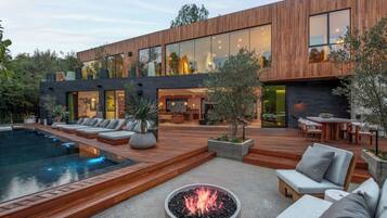 Outdoor pool, pool umbrellas, sun loungers