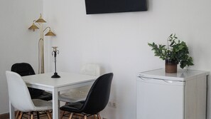 Basic Apartment | Dining - Modern 2BR Apartment Long Stay Belvedere (Vienna)