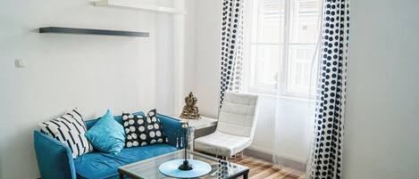 Basic Apartment | Living area