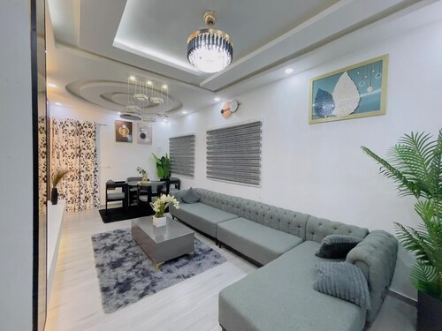 Luxury Beach side Villa  4 Bedrooms WiFi & Free Parking