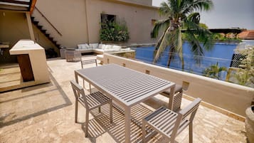 3 bedrooms, Internet