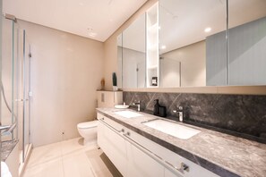 House - Stayshort - 2 Bed in Downtown Dubai That Sleeps 4 With Canal Views (Dubai)