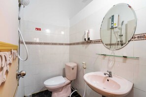 슈피리어 트리플룸 | 욕실 | 샤워 시설, 타월, 비누, 샴푸