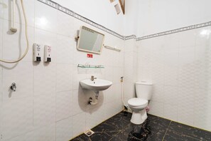 Superior-Doppelzimmer | Badezimmer | Dusche, Handtücher, Seife, Shampoo