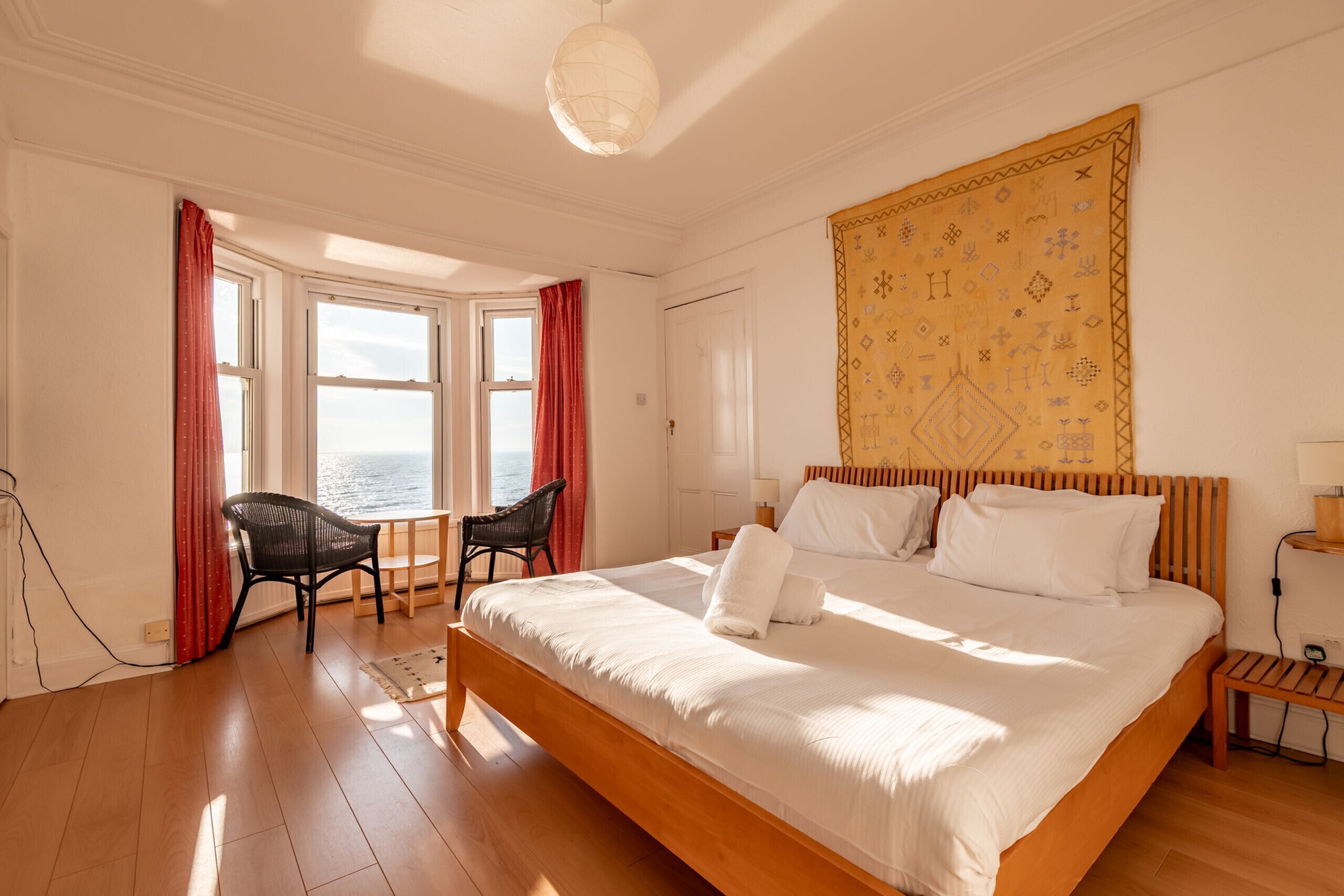 5 bedrooms, iron/ironing board, free WiFi, bed sheets