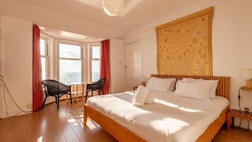 5 bedrooms, iron/ironing board, free WiFi, bed sheets