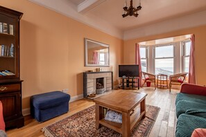 TV, fireplace, DVD player - Appleton House | Lower Largo (Lower Largo)