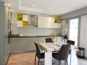 Dining - 6 PERS FLAT AT THE FEET OF THE SHOPS (Saint-Chaffrey)