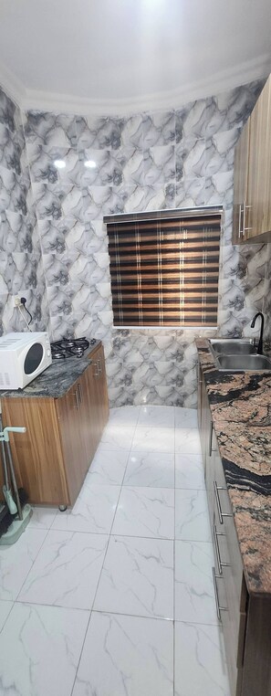 Private kitchen - Luxurious 3-bedroom Apartment in Lagos With Pool Access (Lagos)