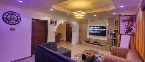Apartment, 3 Bedrooms, Accessible, Smoking | Living room