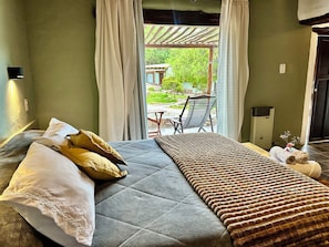 Superior-herbergi með tvíbreiðu rúmi - verönd - útsýni yfir garð | Öryggishólf í herbergi, myrkratjöld/-gardínur, hljóðeinangrun