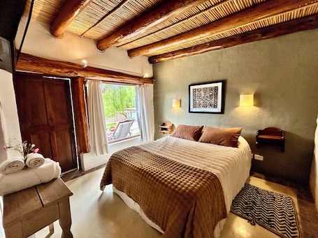 Caja de seguridad en la habitación y cortinas blackout . Don Juan posada andina