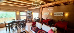 Kamar Double Superior, patio, pemandangan kebun | Tempat makan