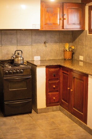 Kamar Keluarga, patio, pemandangan kebun | Dapur pribadi