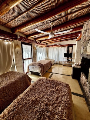 In-room safe, blackout drapes, soundproofing, free WiFi - Don Juan posada andina (Tilcara)