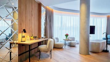 Elite-Studiosuite | Schreibtisch, laptopgeeigneter Arbeitsplatz, schallisolierte Zimmer
