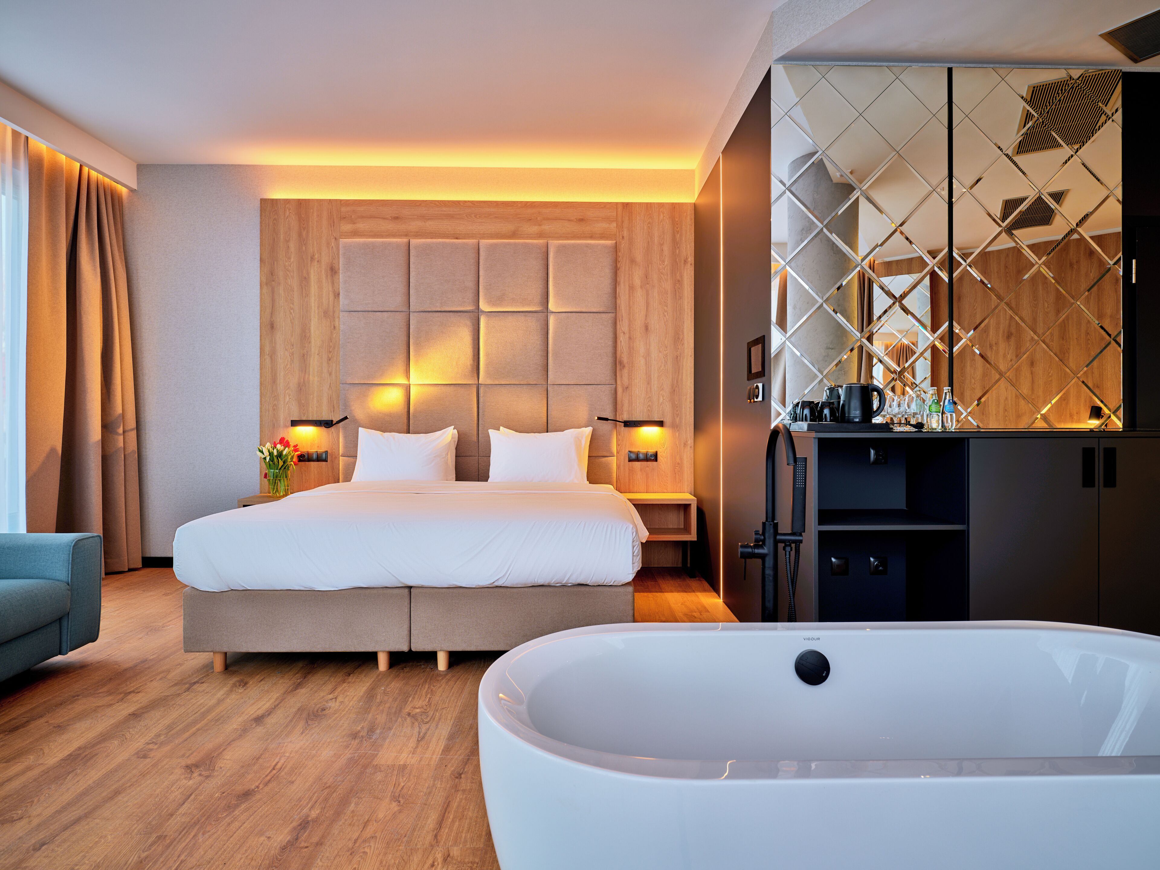 Elite-studiosviitti | Työpöytä, kannettavalle tietokoneelle sopiva työtila, ilmainen Wi-Fi