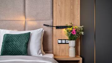 Grand Double Room | Desk, laptop workspace, free WiFi, bed sheets
