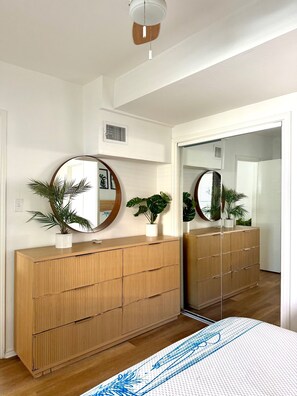 Iron/ironing board, free WiFi, bed sheets - Pelican House-Private Pool & Hot Tub Sleeps 16 (South Padre Island)