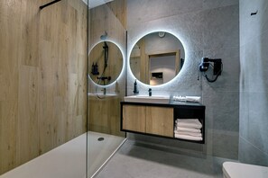 Apartamento, balcón | Baño