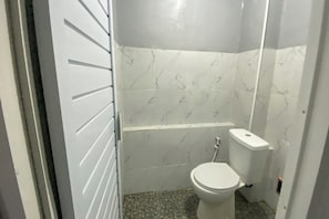 Kamar Double Deluks | Kamar mandi | Shower