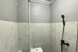 Deluxe Double Room | Bathroom | Shower
