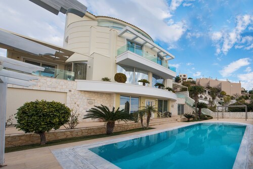 Luxurious Family friendly Villa Anavyssos
