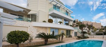 Luxurious Family friendly Villa Anavyssos