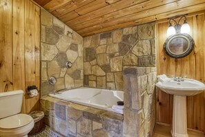 Towels - The Secluded Hideaway- Privacy, Romance, Hot Tub, & Pool Table (Sevierville)