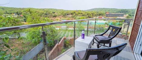 Deluxe Villa, Garden View | Property grounds