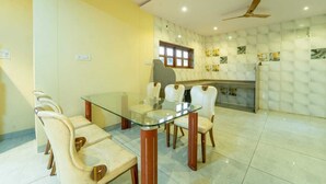 Villa – deluxe, hageutsikt | Spiseområde