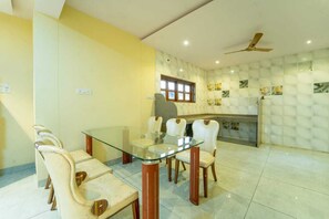 Deluxe Villa, Garden View | Dining - Breeze Mount Villa (Mahabaleshwar)