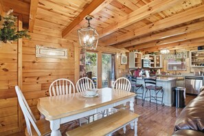 In-room dining - Timberwolf Cabin (Pigeon Forge)