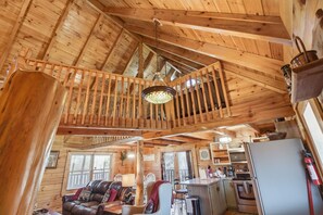 Interior - Timberwolf Cabin (Pigeon Forge)