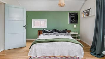 Skrivebord, skrivebord for bærbar PC og wi-fi (inkludert)