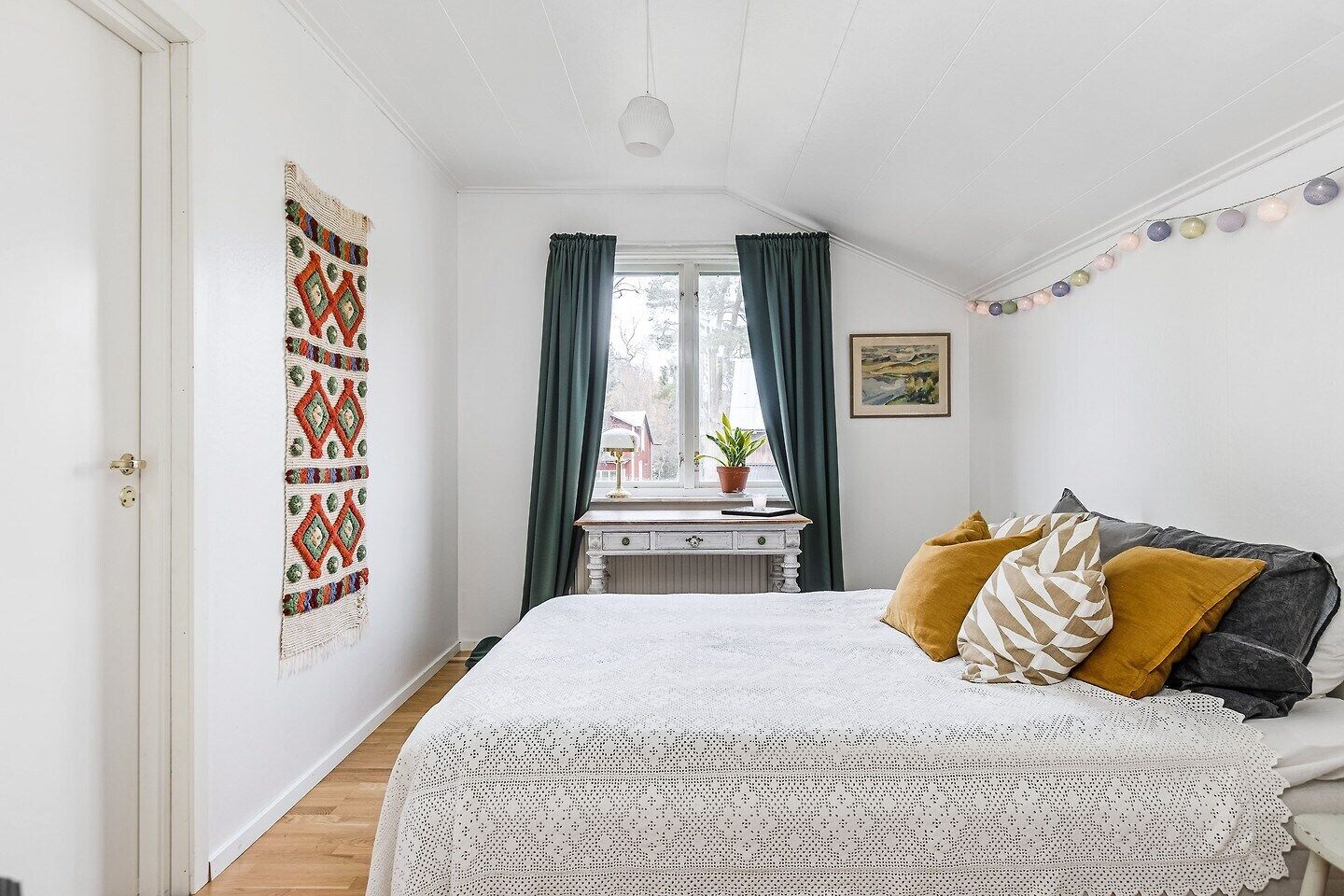 Villa – classic, hageutsikt | Skrivebord, skrivebord for bærbar PC og wi-fi (inkludert)