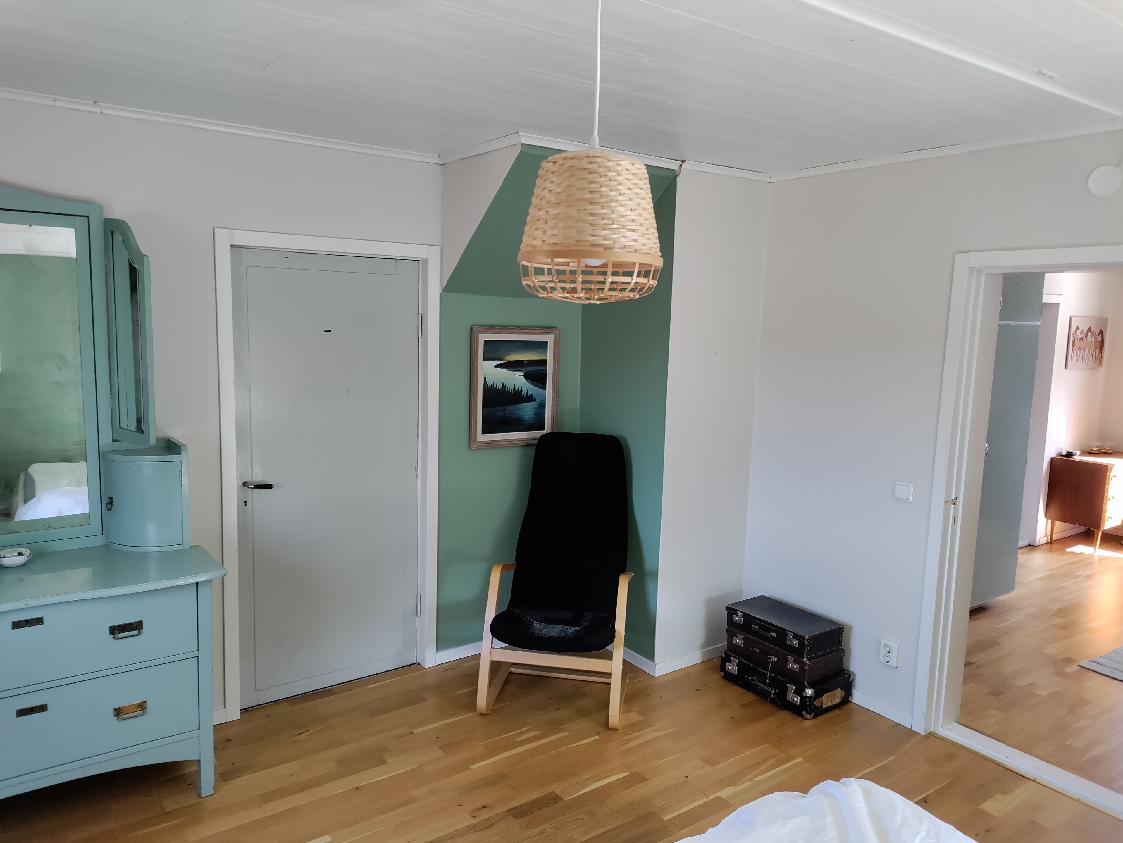 Bureau, espace de travail pour ordinateur portable, Wi-Fi gratuit