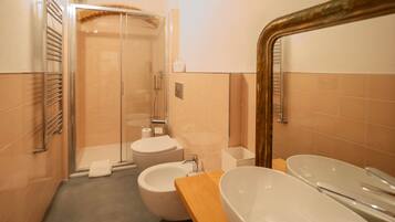 Comfort-Apartment, Meerblick | Badezimmer