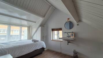 Fer et planche Ă repasser, Wi-Fi, draps fournis