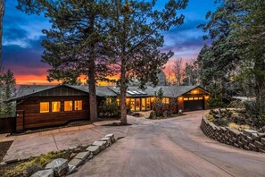 Exterior - Bluebird Day - Trenton View, Experience luxury, 4-bedroom home in Bend, OR. Hot tub! (Bend)