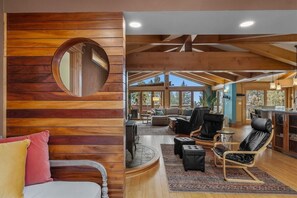 Interior - Bluebird Day - Trenton View, Experience luxury, 4-bedroom home in Bend, OR. Hot tub! (Bend)