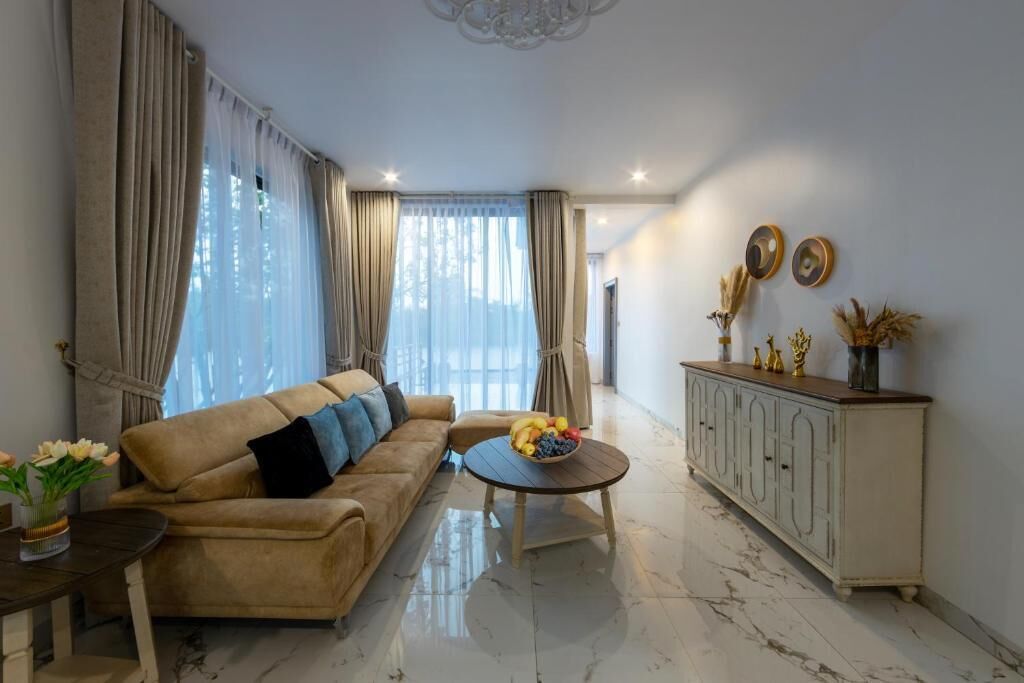 Deluxe-huvila, parveke, järvinäköala | Oleskelualue