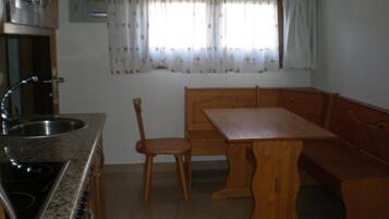 Studio, uitzicht op tuin | Dineren