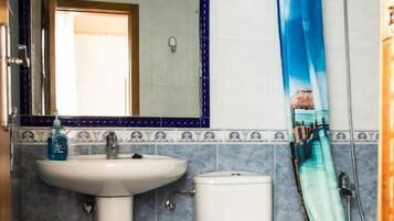 Apartment, 2 Bedrooms, Garden View | Bathroom