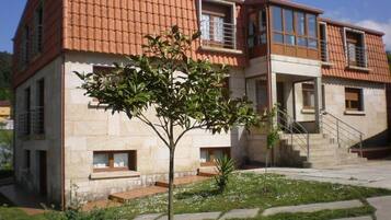 Departamento, 3 habitaciones, vista al jardín | Exterior